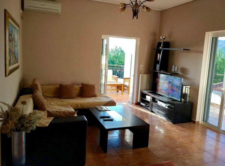 Relaxing Villa With Swimming Pool And Garden Άγιος Γεώργιος Εξωτερικό φωτογραφία