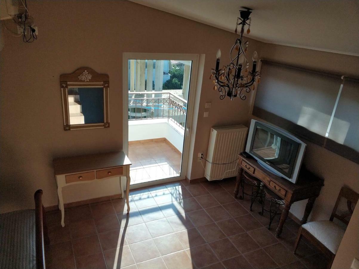 Relaxing Villa With Swimming Pool And Garden Άγιος Γεώργιος Εξωτερικό φωτογραφία